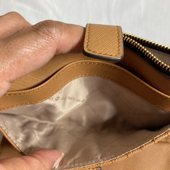 🔥🔥🔥Price Drop $45 MICHAEL KORS
Adele Logo Smartphone Wallet: Brown 🔥🔥🔥 - Picture 3 of 11